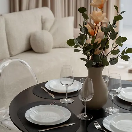 شقة Mieszczanska Elegant With Balcony By Renters Prestige